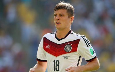 江南体育独家-两人击掌庆祝