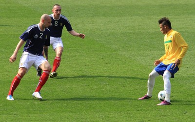 江南体育精华-高尔顿巧妙漏球助攻队友